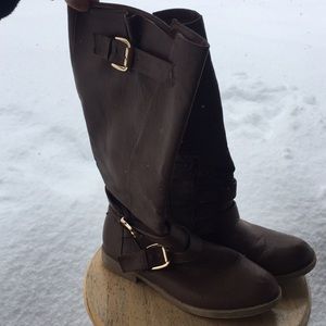 Brown Boots With a Buckle astral